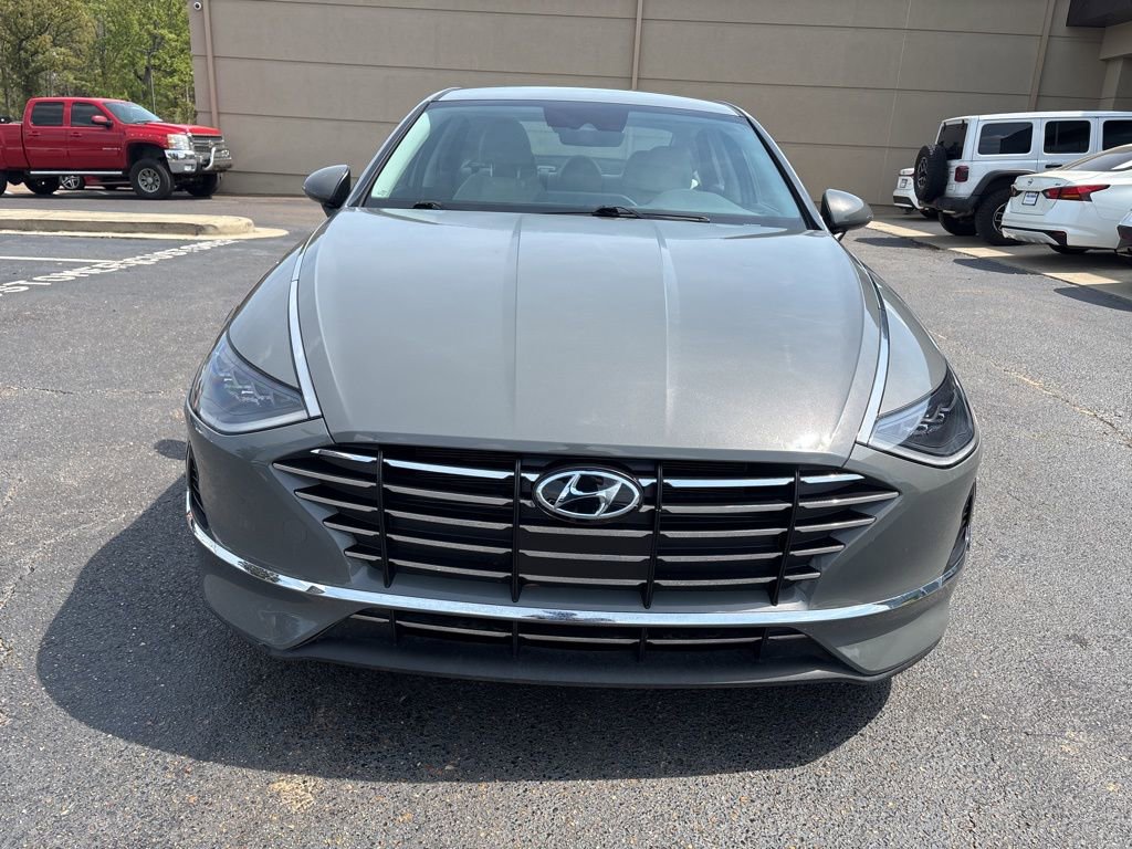 Used 2023 Hyundai Sonata SE w/ Cargo Package image 2
