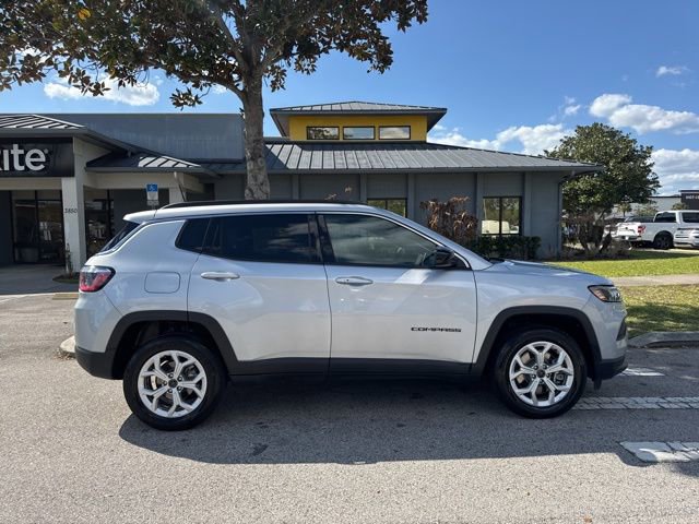 Used 2025 Jeep Compass Latitude image 8