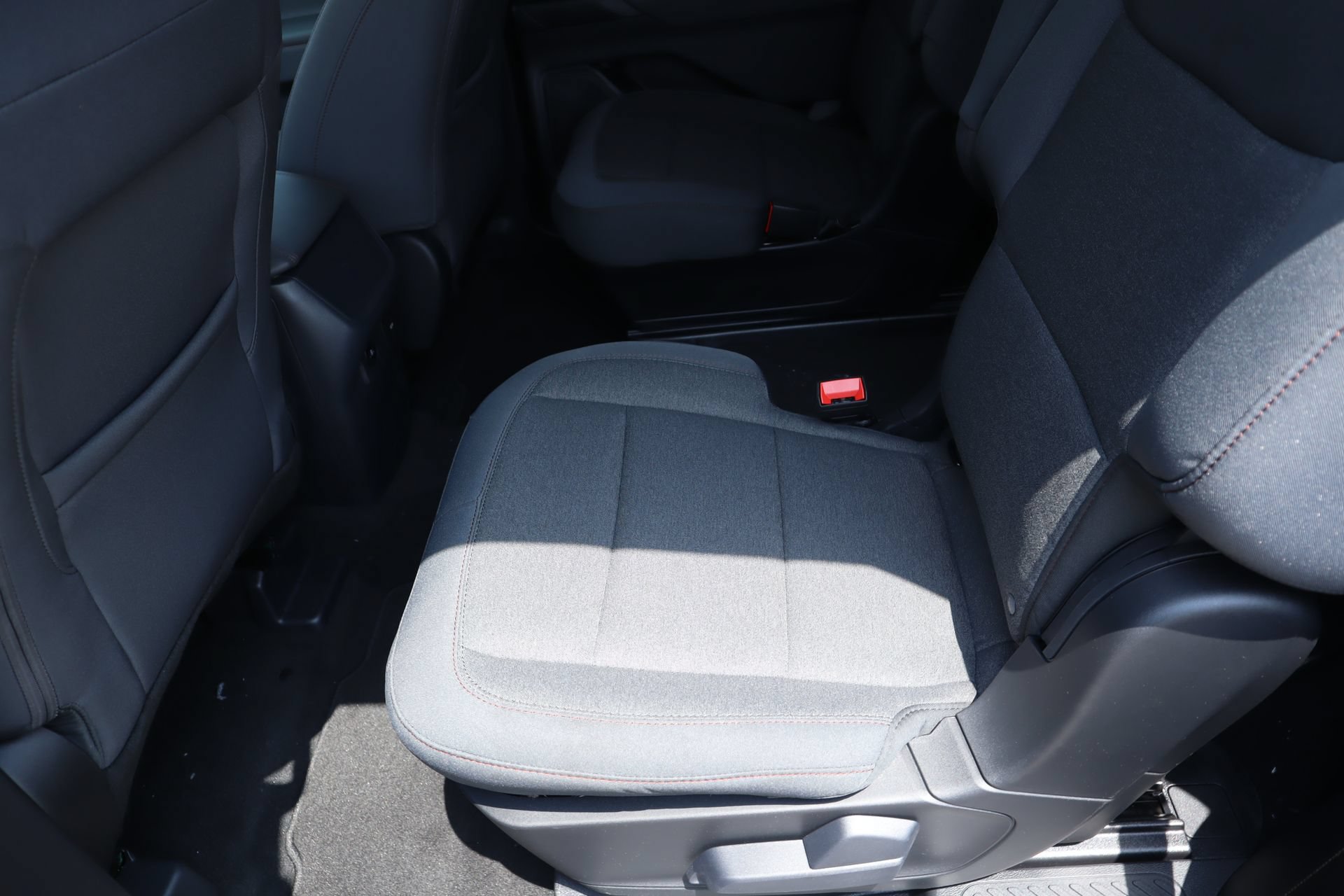 New 2026 Ford Explorer Active RWD image 14