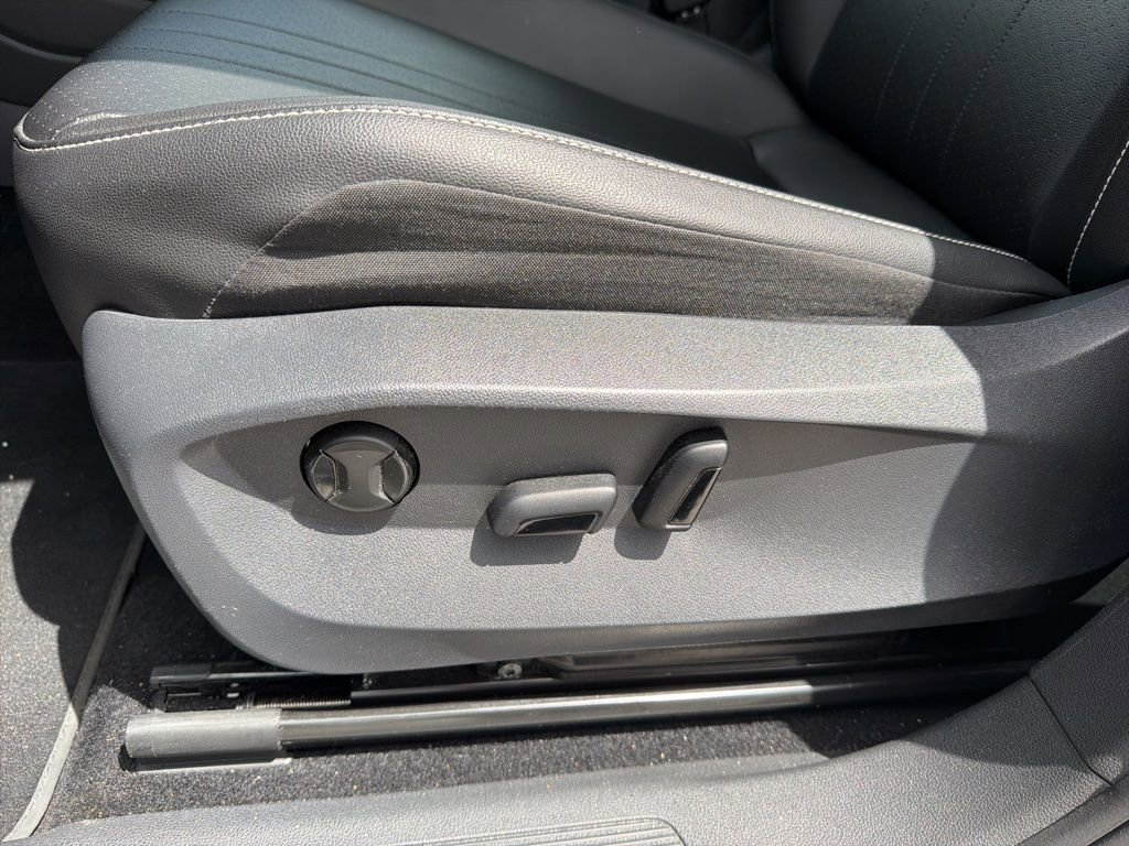 Used 2022 Volkswagen Tiguan SE image 15