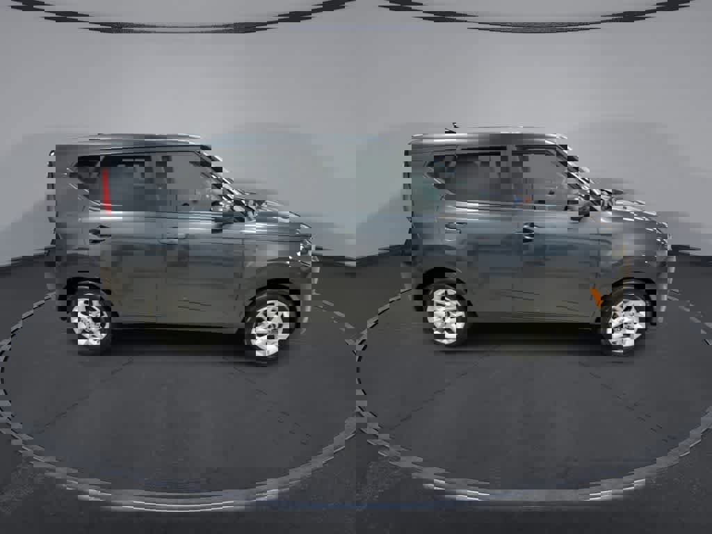 Used 2023 Kia Soul LX w/ LX Technology Package image 9
