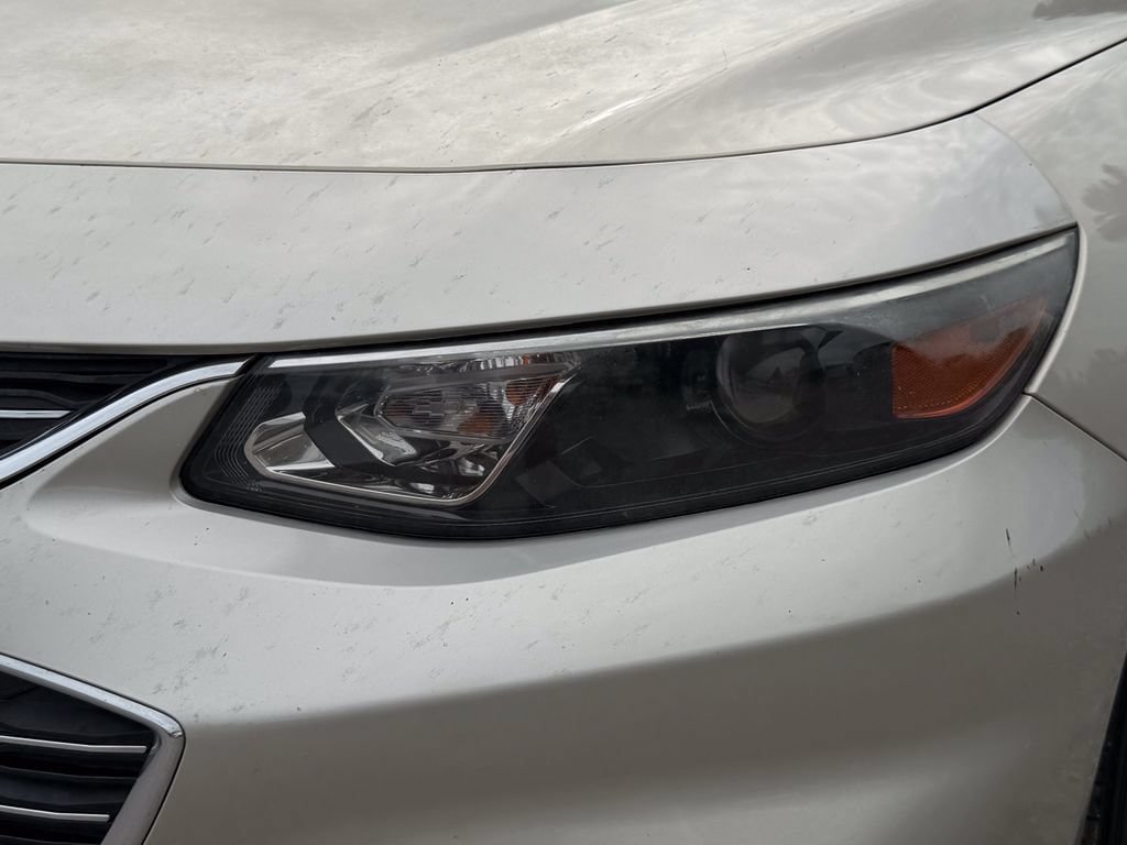 Used 2016 Chevrolet Malibu LT w/ Leather Package FWD image 9