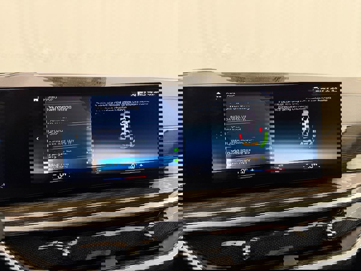 Used 2023 BMW X7 xDrive40i w/ Premium Package image 32