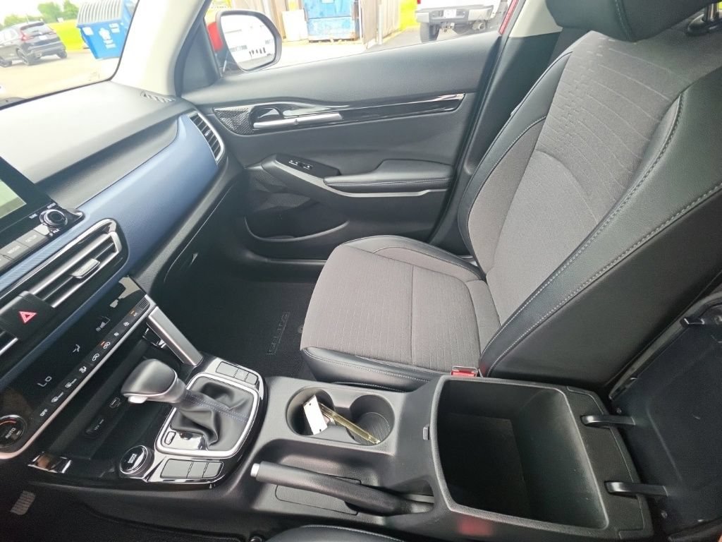 Used 2023 Kia Seltos S w/ Navigation Package FWD image 25