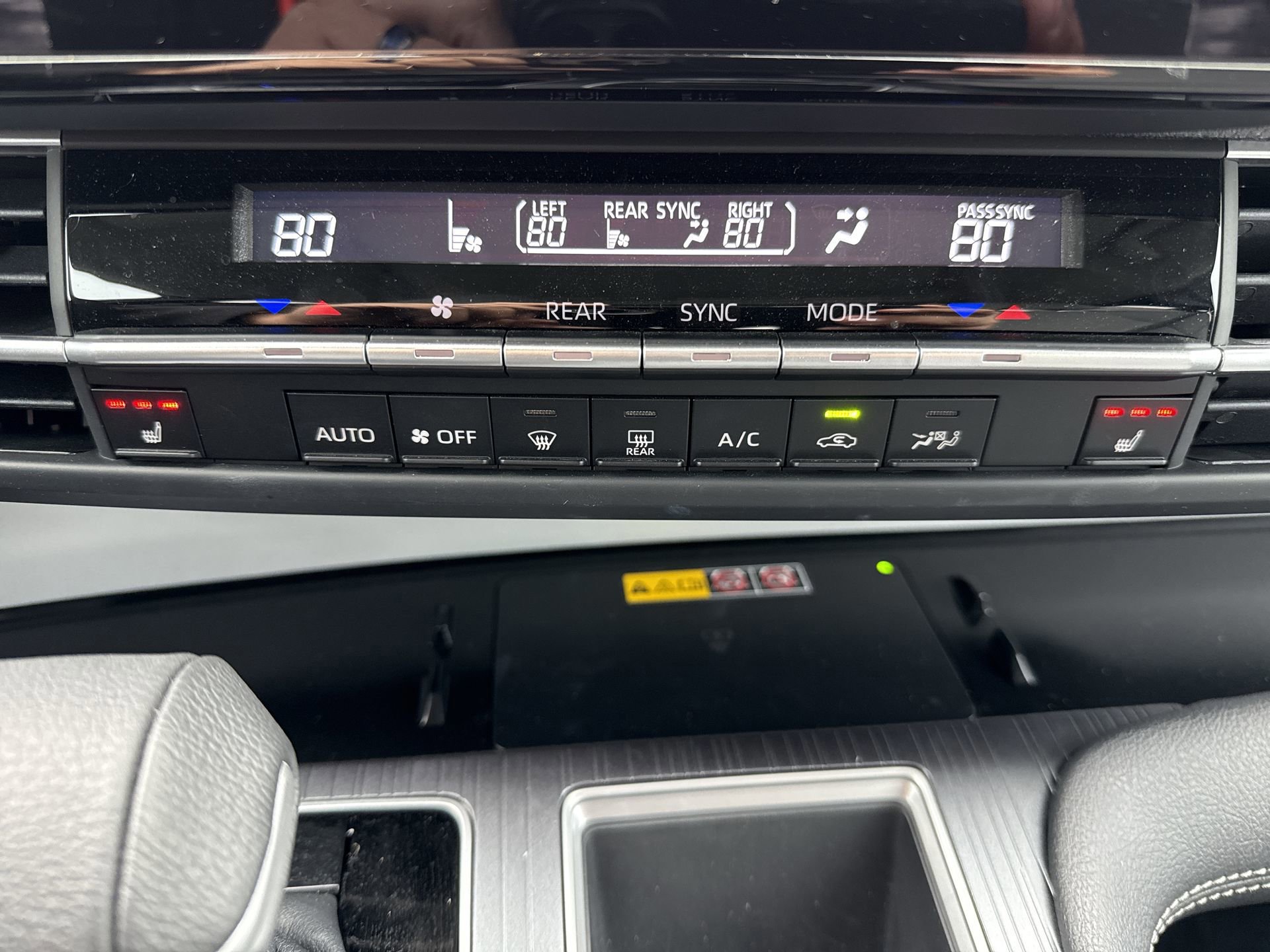Certified 2025 Toyota Sienna XLE FWD image 17