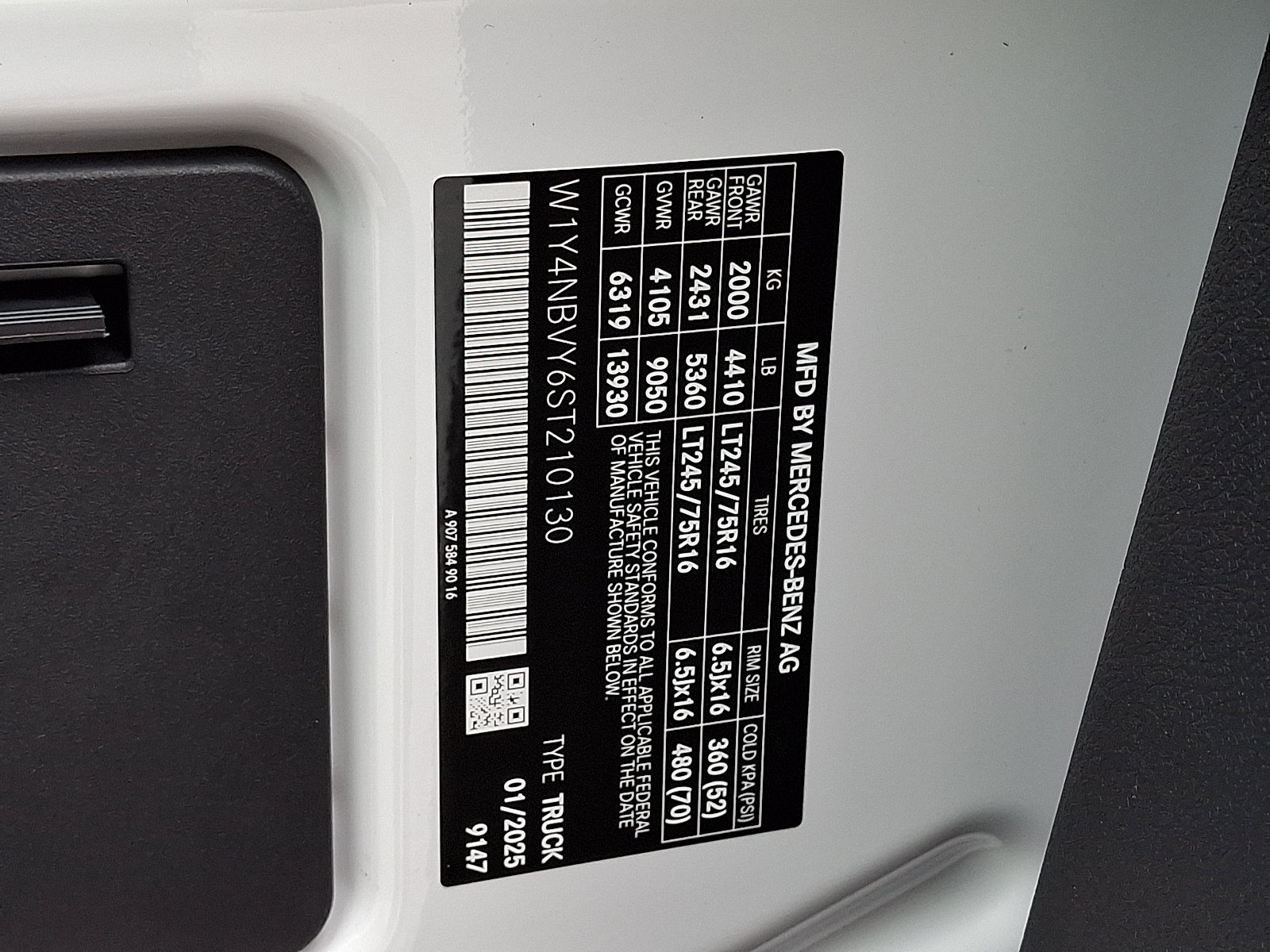 Used 2025 Mercedes-Benz Sprinter 2500 image 27