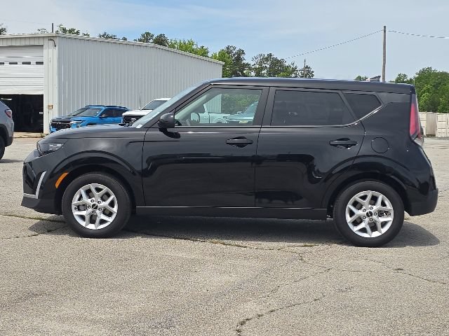 Used 2025 Kia Soul LX w/ LX Technology Package FWD image 2
