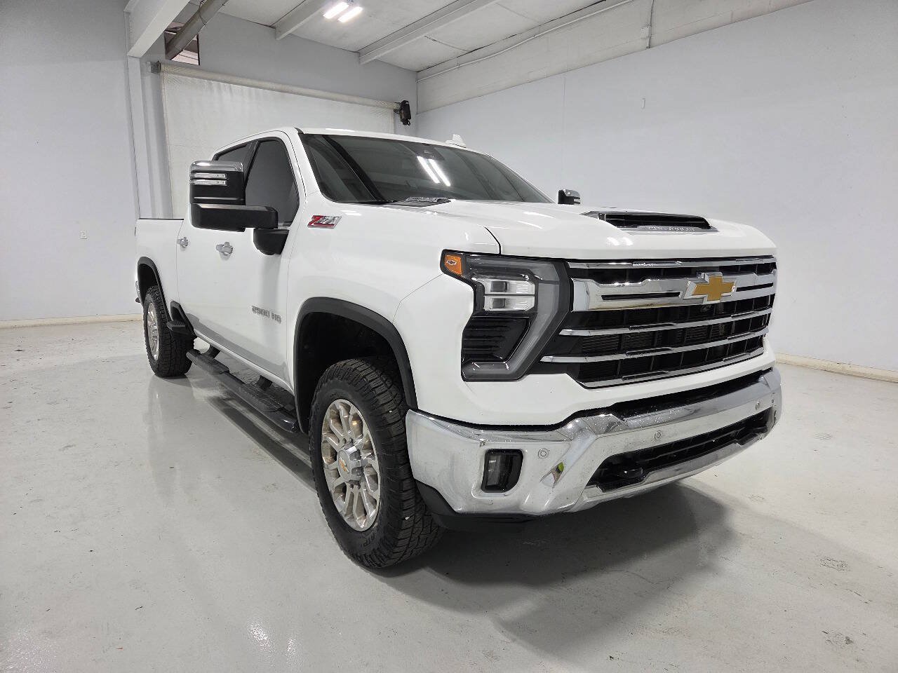 Used 2024 Chevrolet Silverado 2500 LTZ w/ LTZ Plus Package AWD/4WD image 5