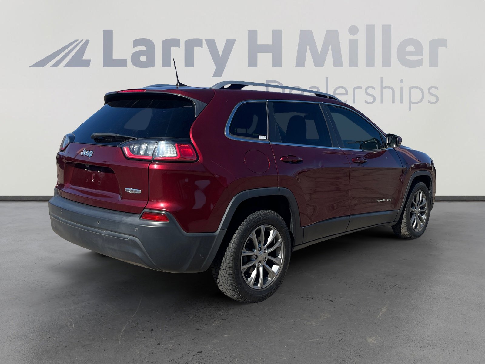 Used 2019 Jeep Cherokee Latitude Plus image 5