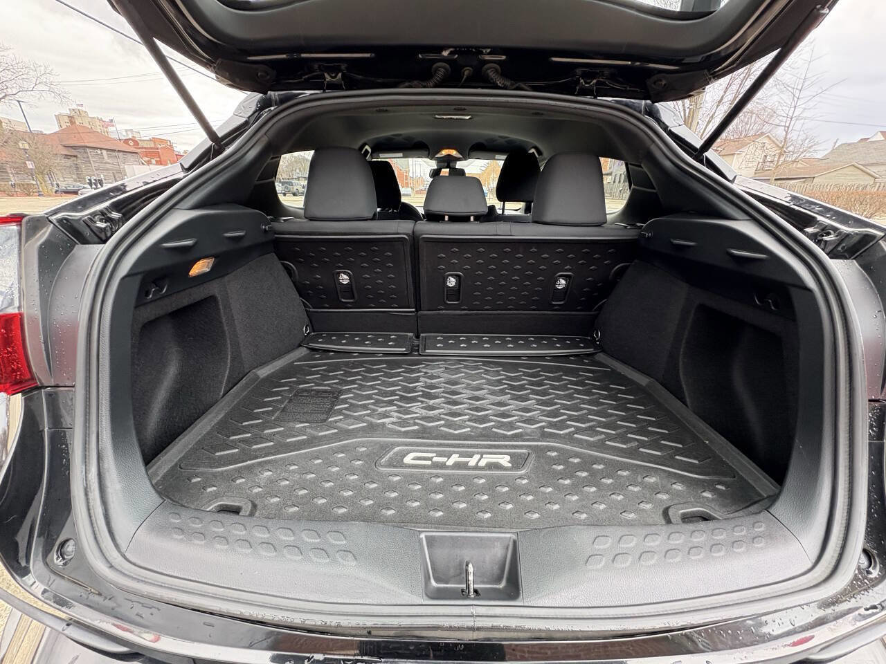 Used 2019 Toyota C-HR LE image 28