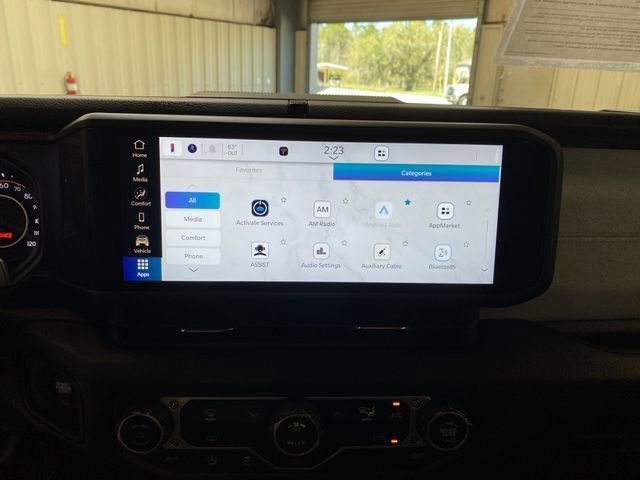 Used 2025 Jeep Wrangler Sport image 39