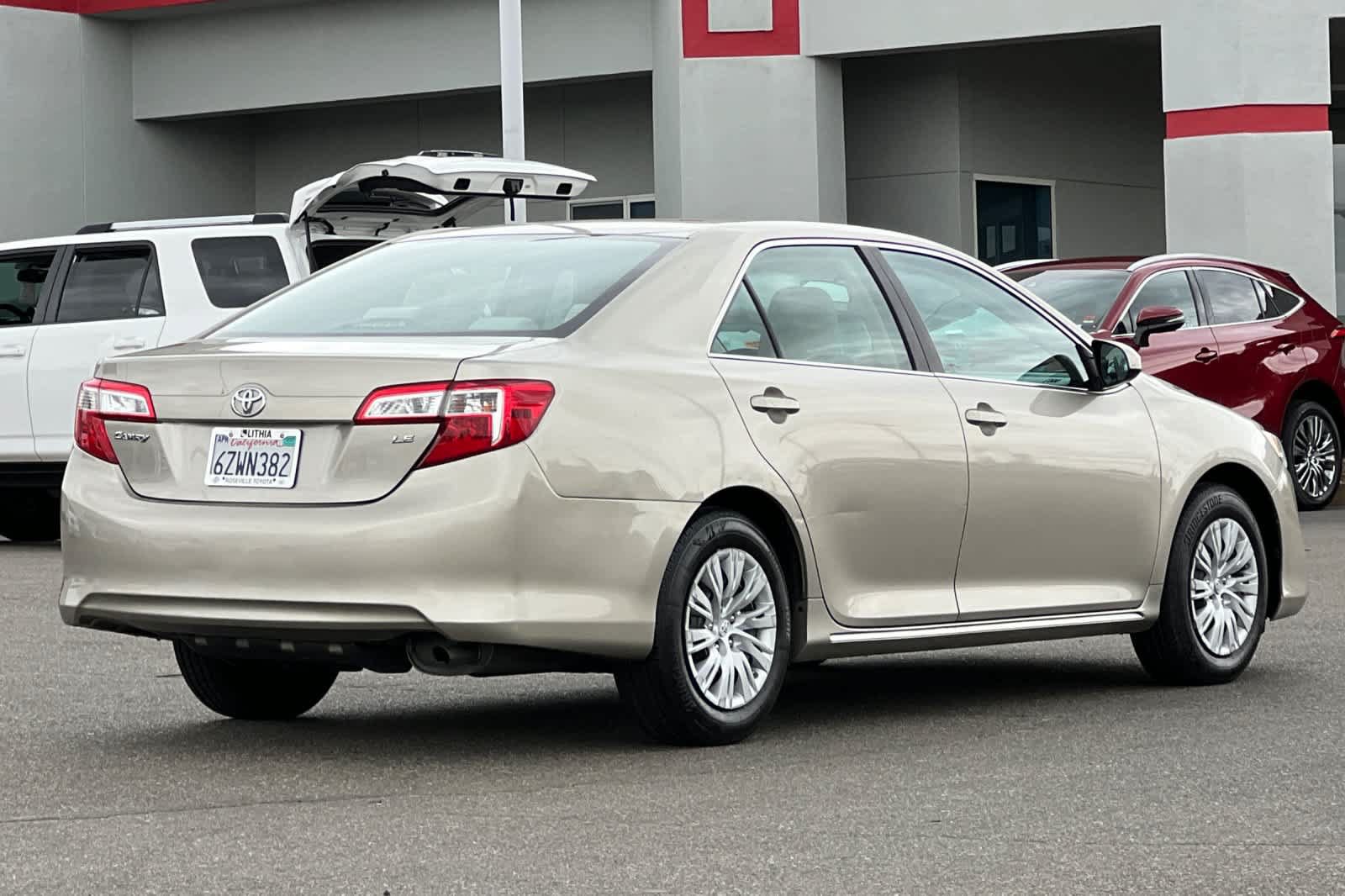 Used 2013 Toyota Camry LE FWD image 2