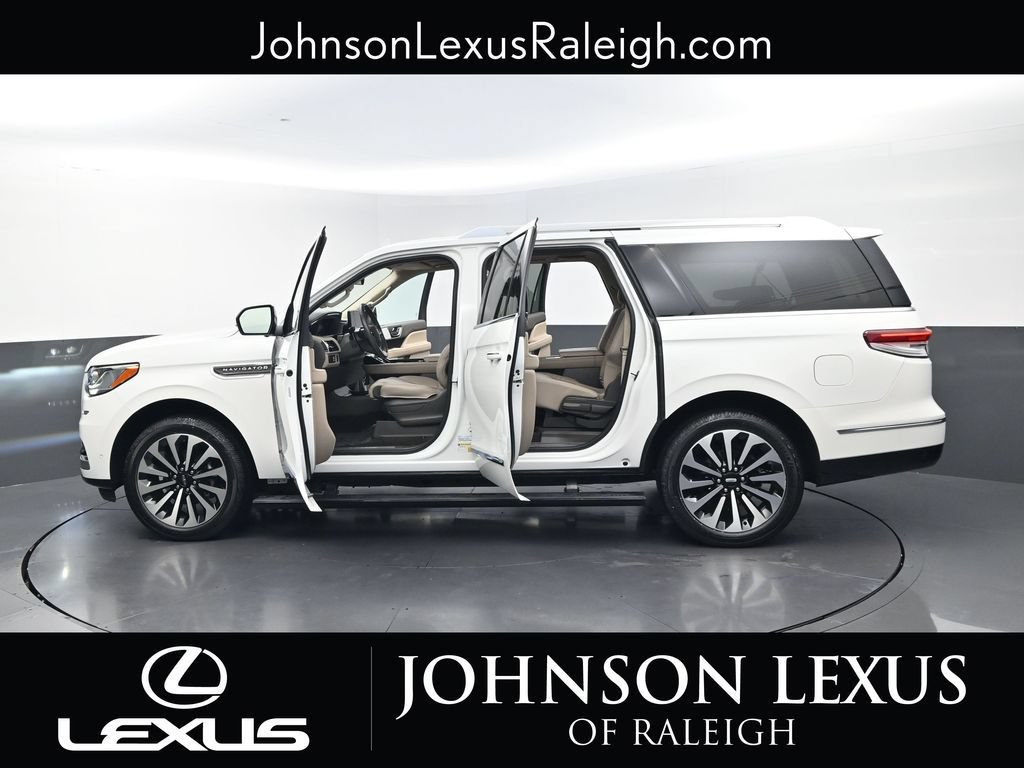Used 2023 Lincoln Navigator L Reserve AWD/4WD image 38