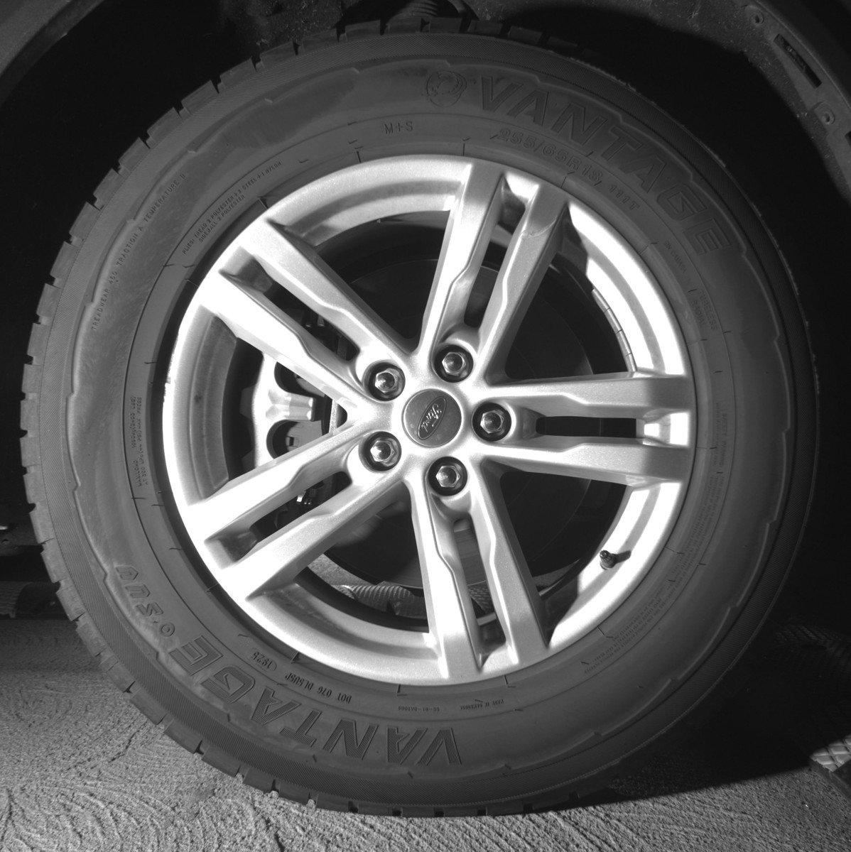 Used 2024 Ford Explorer XLT w/ Equipment Group 202A image 13