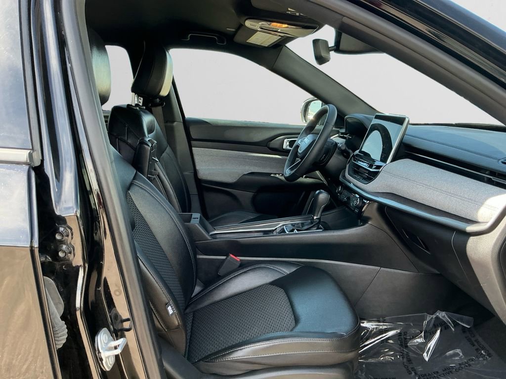 Used 2024 Jeep Compass Latitude image 15