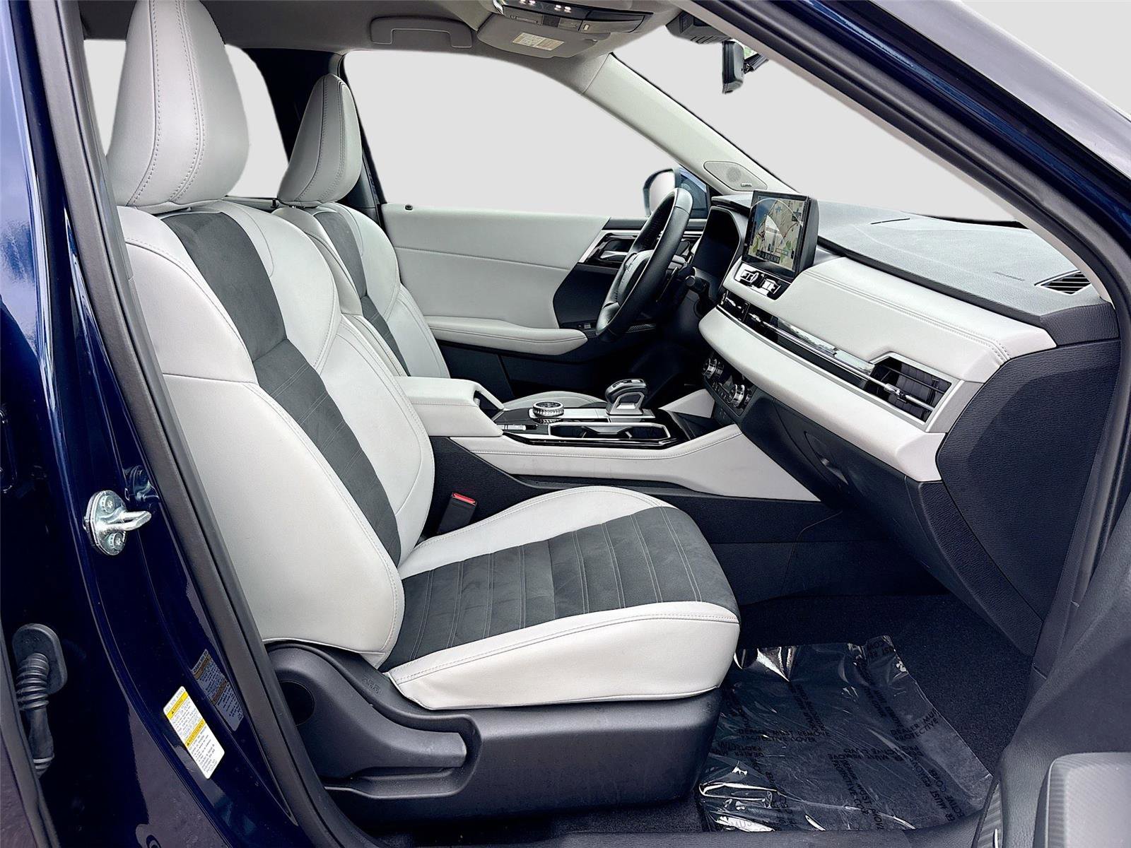 Used 2025 Mitsubishi Outlander SE FWD image 30