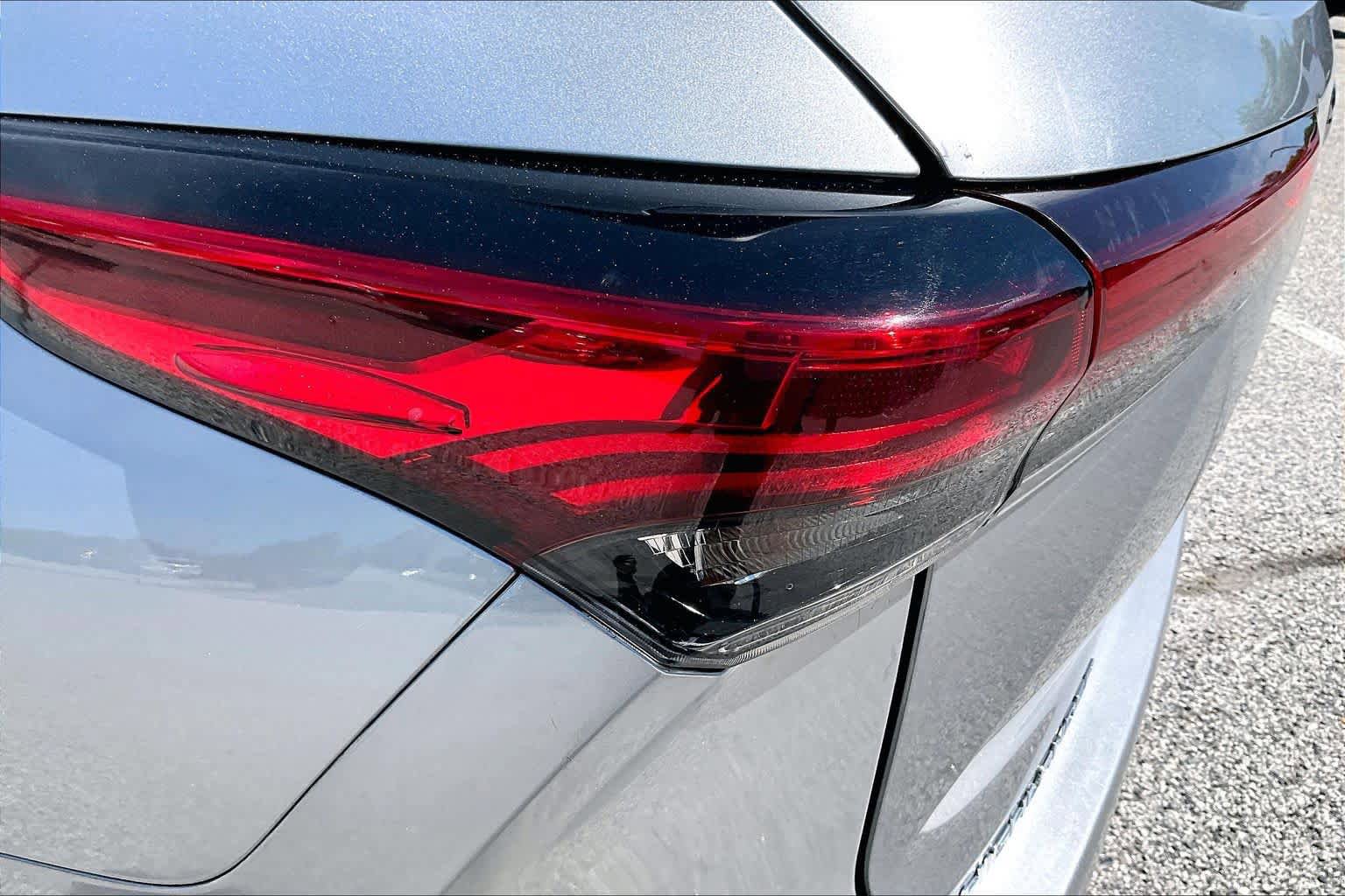 Used 2023 Toyota Highlander XLE AWD/4WD image 29
