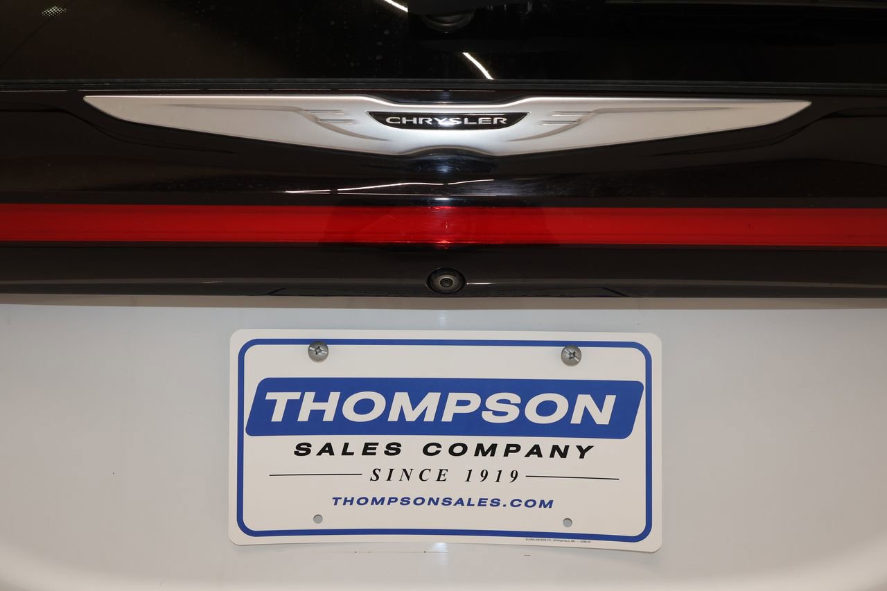 Used 2022 Chrysler Pacifica Limited image 36