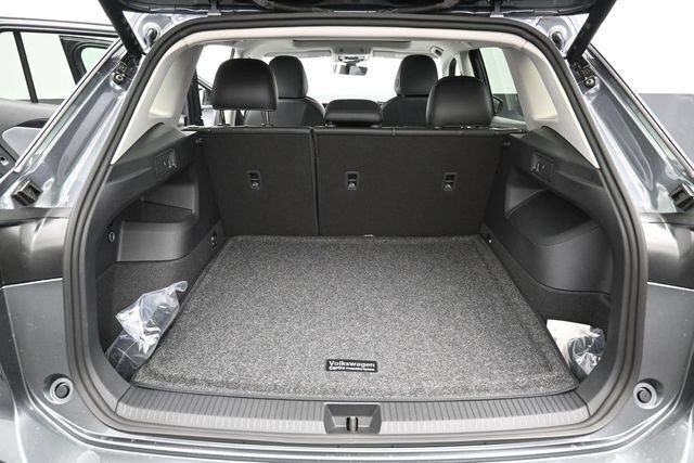 New 2026 Volkswagen Tiguan SE FWD image 12