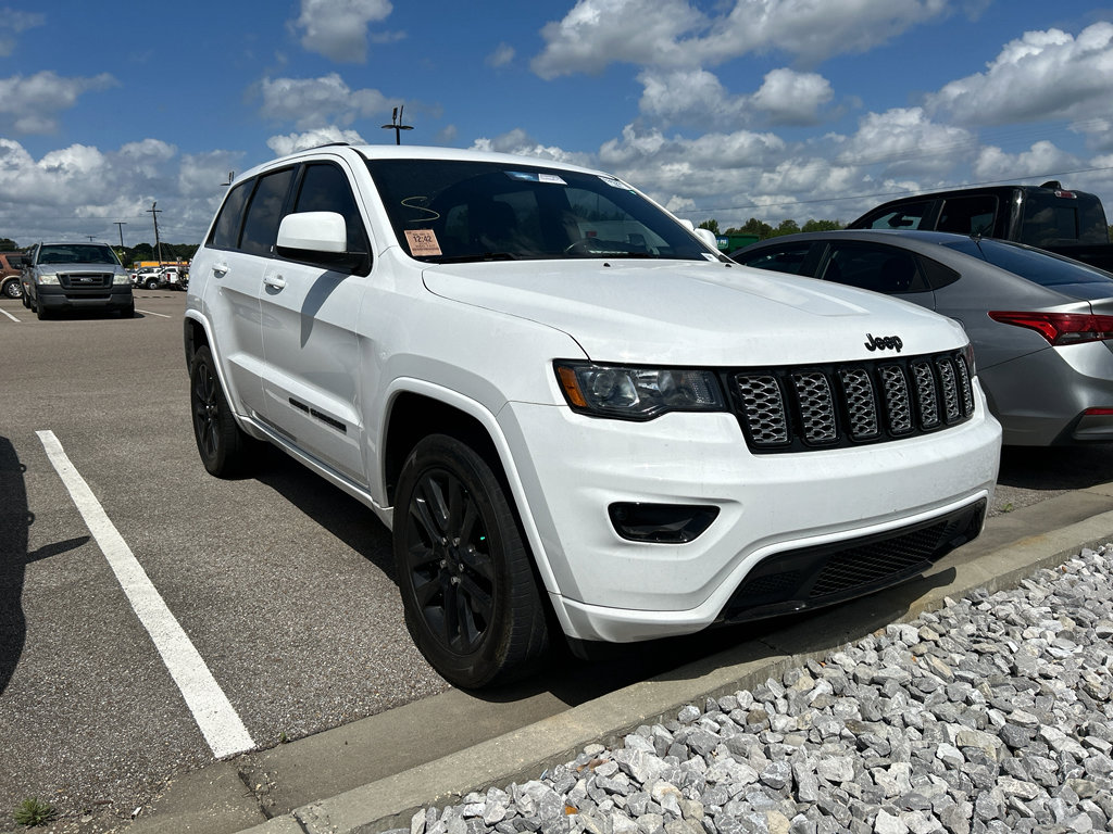 Used 2021 Jeep Grand Cherokee Laredo X AWD/4WD image 2