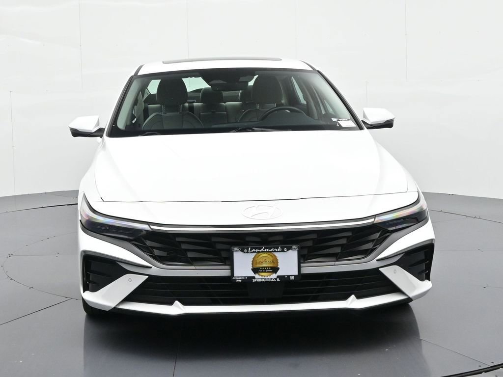 Used 2024 Hyundai Elantra Limited image 3