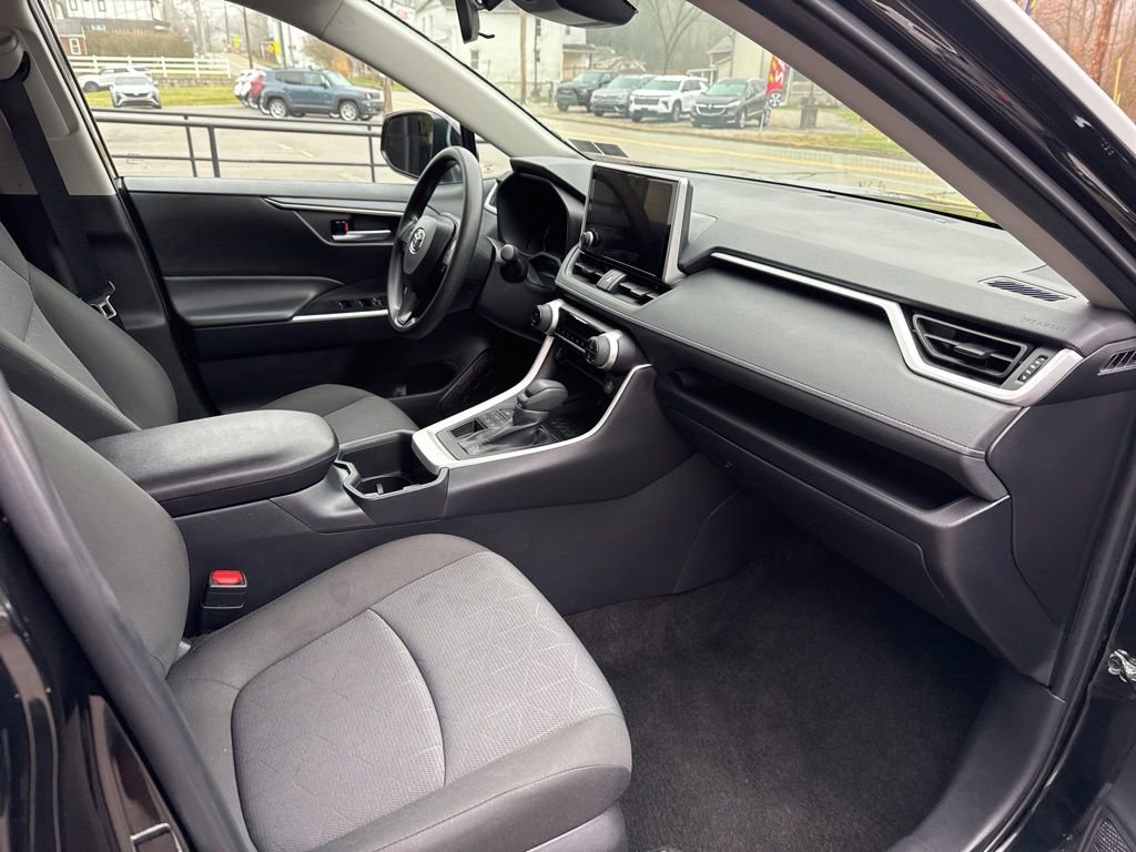 Used 2025 Toyota RAV4 XLE image 22
