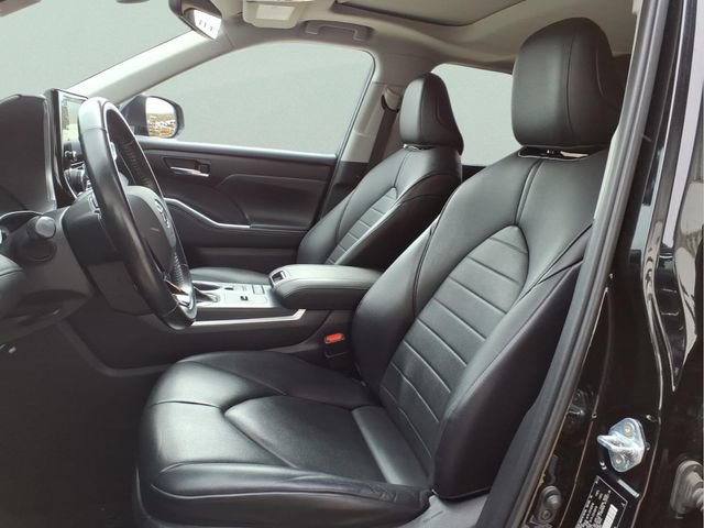 Used 2021 Toyota Highlander XLE image 12