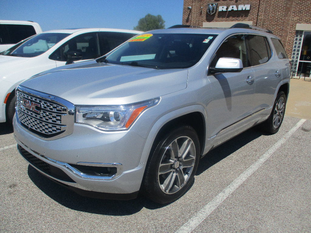 Used 2019 GMC Acadia Denali w/ Technology Package FWD image 3
