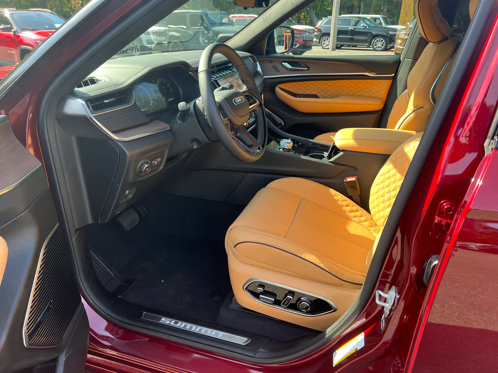 New 2025 Jeep Grand Cherokee Summit image 13