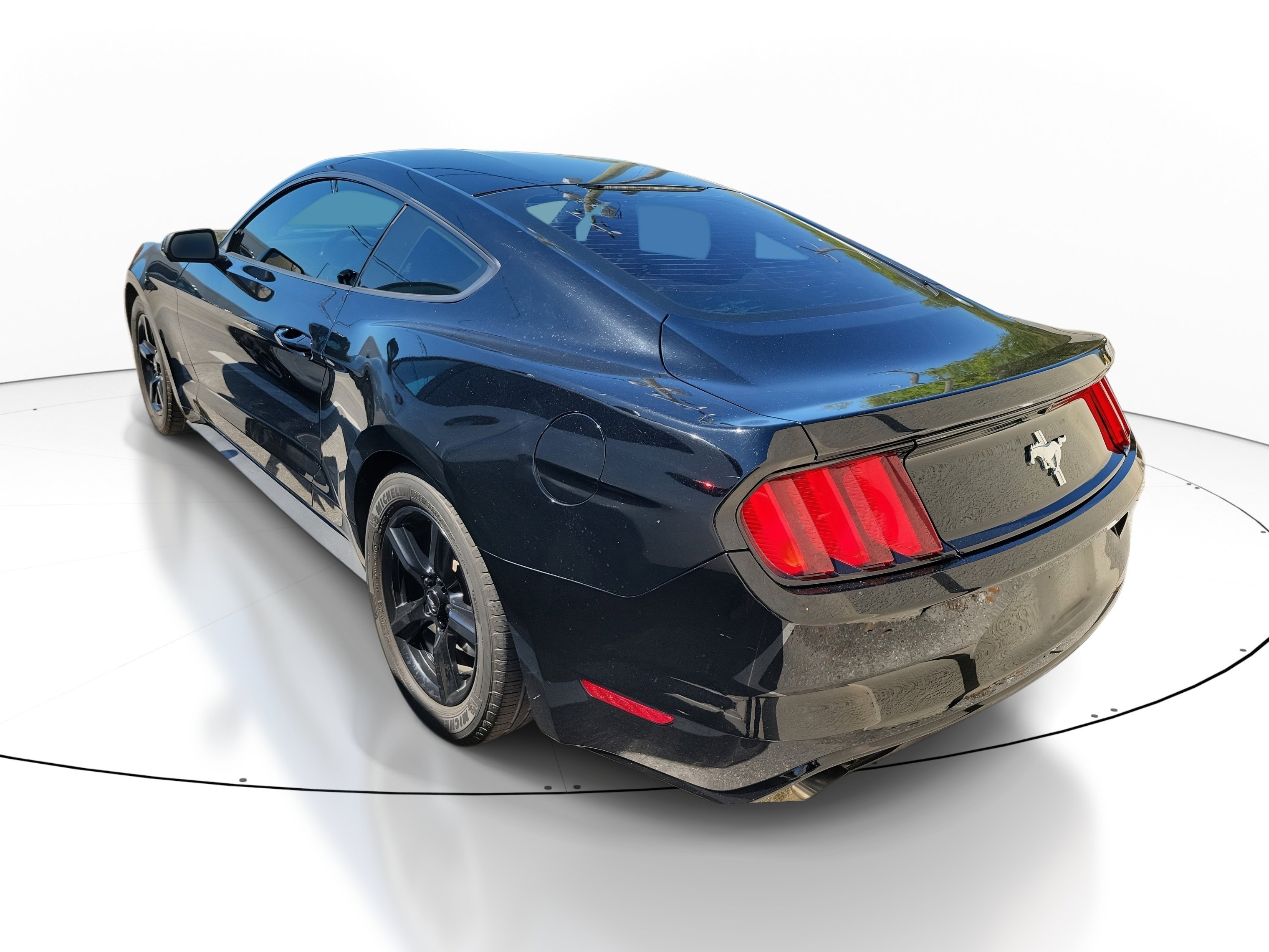 Used 2016 Ford Mustang Coupe image 4