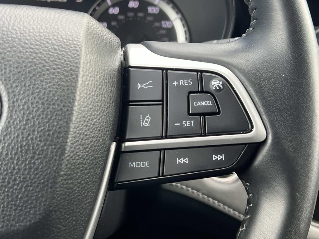Used 2024 Toyota Highlander LE image 21