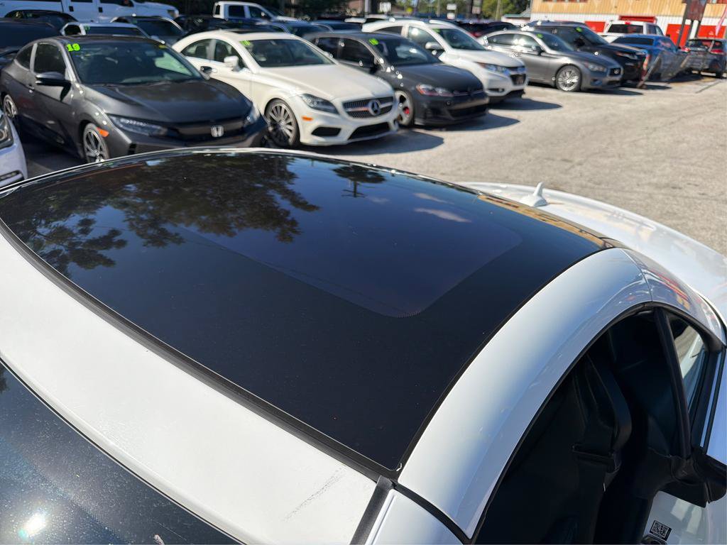 Used 2015 Mercedes-Benz SLK 250 w/ Premium Package image 11