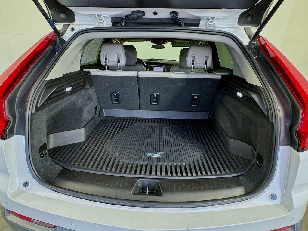 Used 2019 Cadillac XT4 Luxury w/ Cold Weather Package FWD image 27