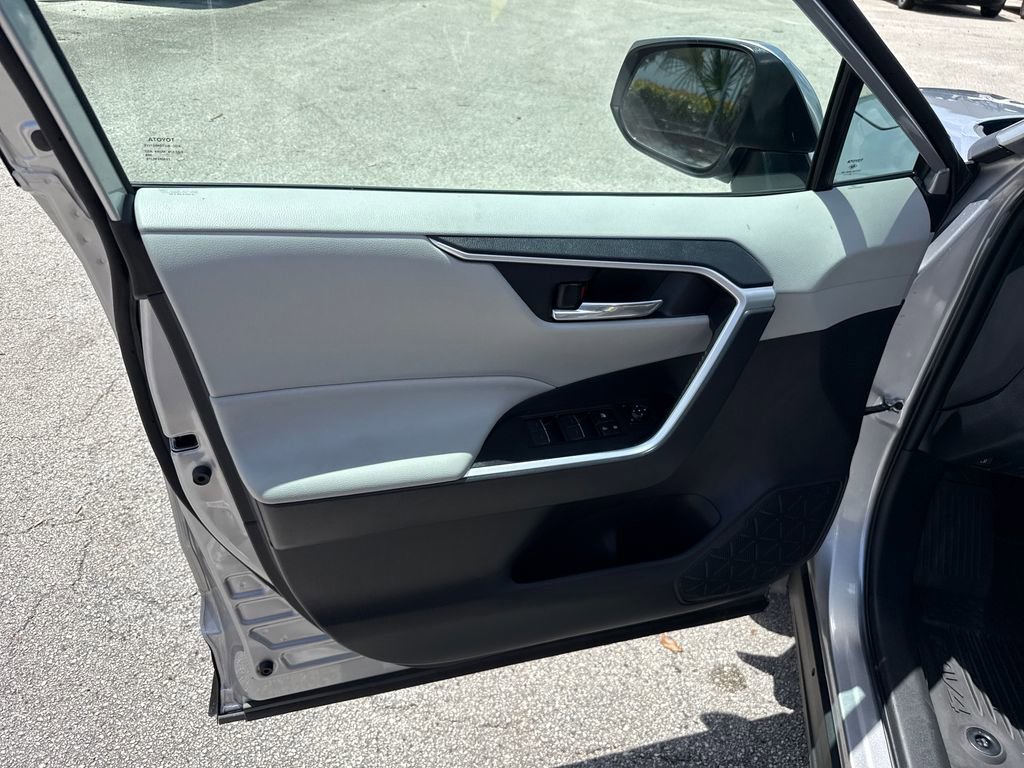 Used 2024 Toyota RAV4 XLE w/ Convenience Package image 14