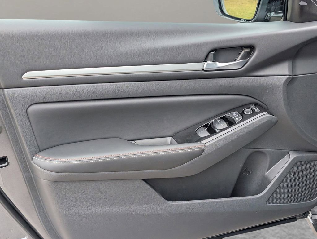 New 2025 Nissan Altima 2.5 SR w/ SR Premium Package image 15