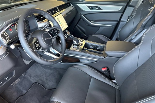 New 2026 Jaguar F-PACE R-Dynamic S image 9