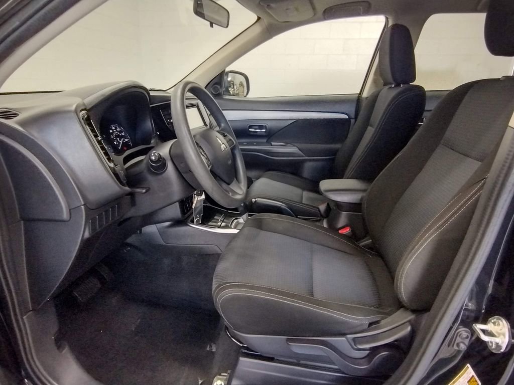 Used 2018 Mitsubishi Outlander ES image 23
