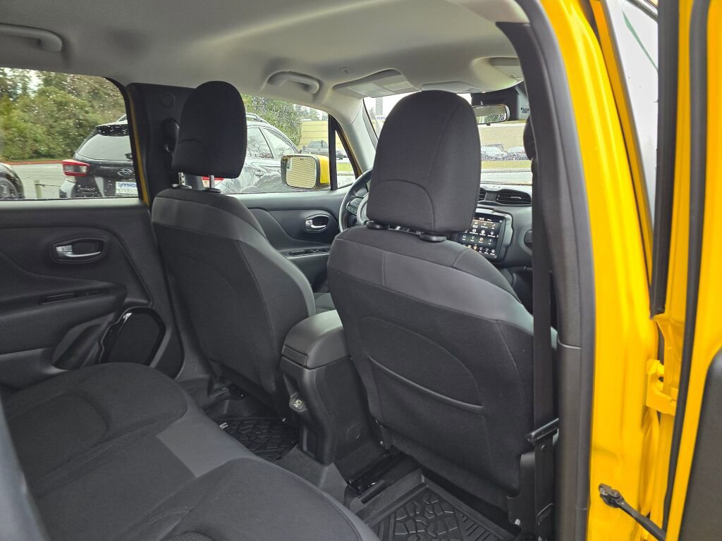 Used 2019 Jeep Renegade Altitude w/ UConnect 8.4 Nav Group image 11