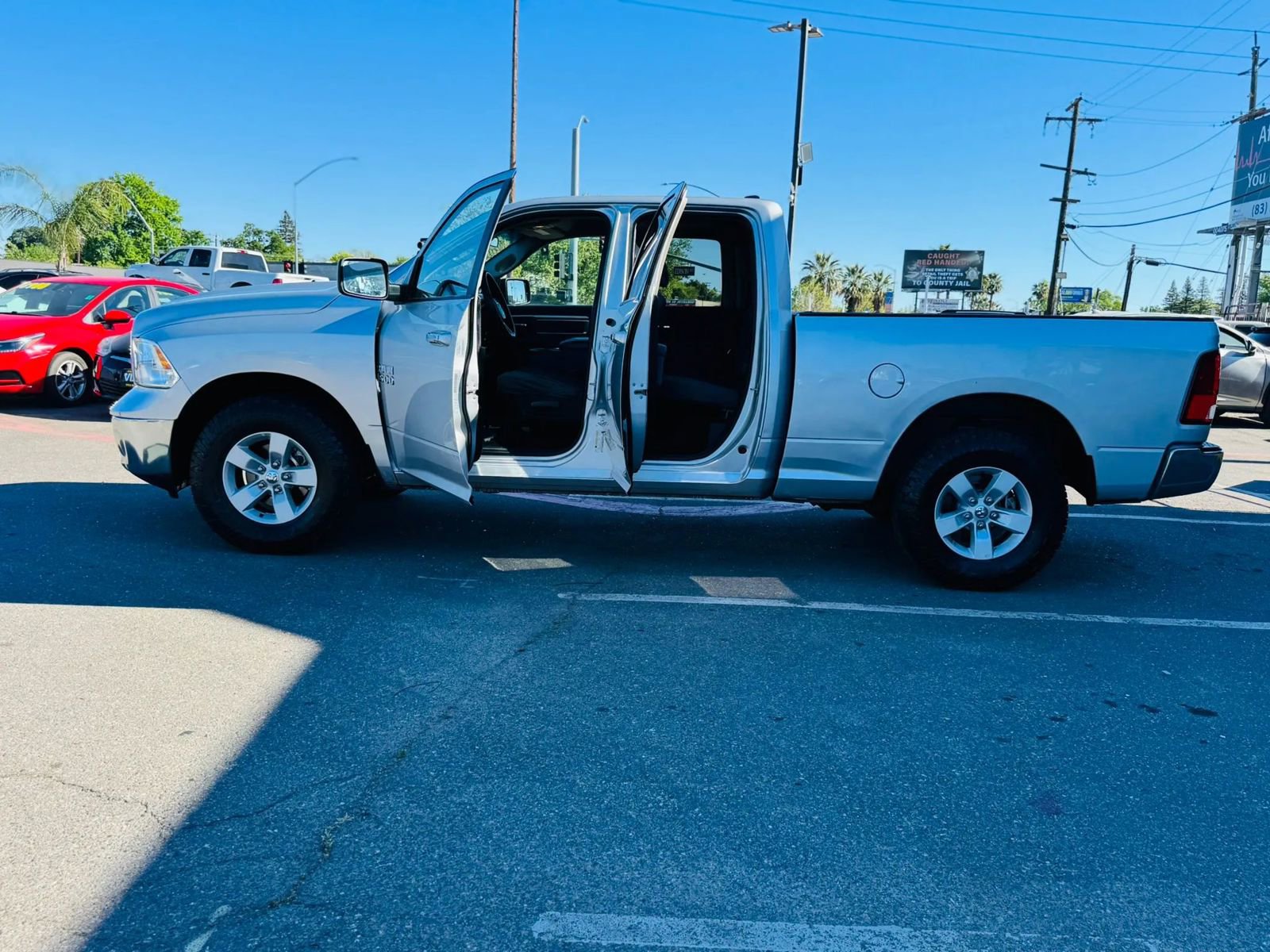 Used 2017 RAM 1500 Classic SLT AWD/4WD image 8