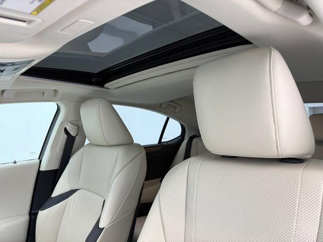 Used 2025 Lexus ES 300h w/ Technology Package FWD image 26