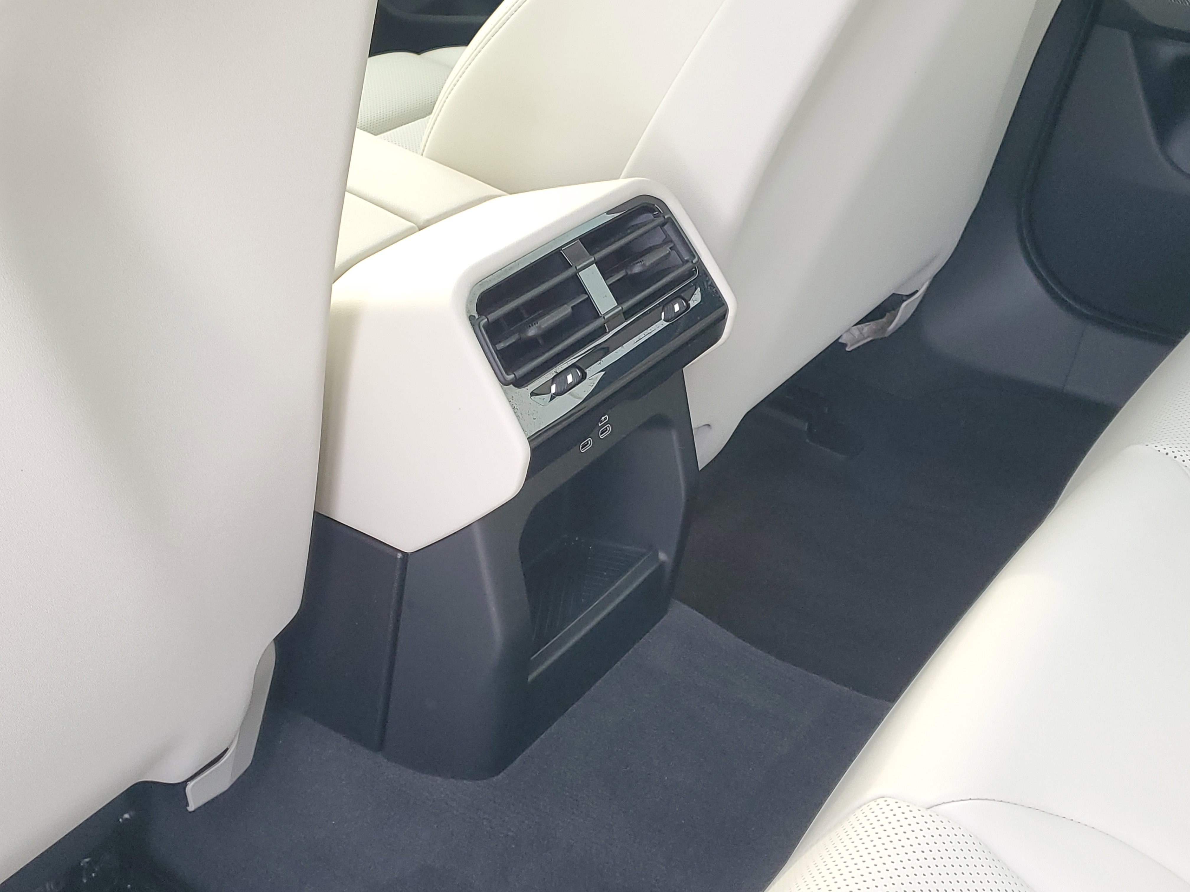 Certified 2024 BMW 530i xDrive w/ Premium Package image 25