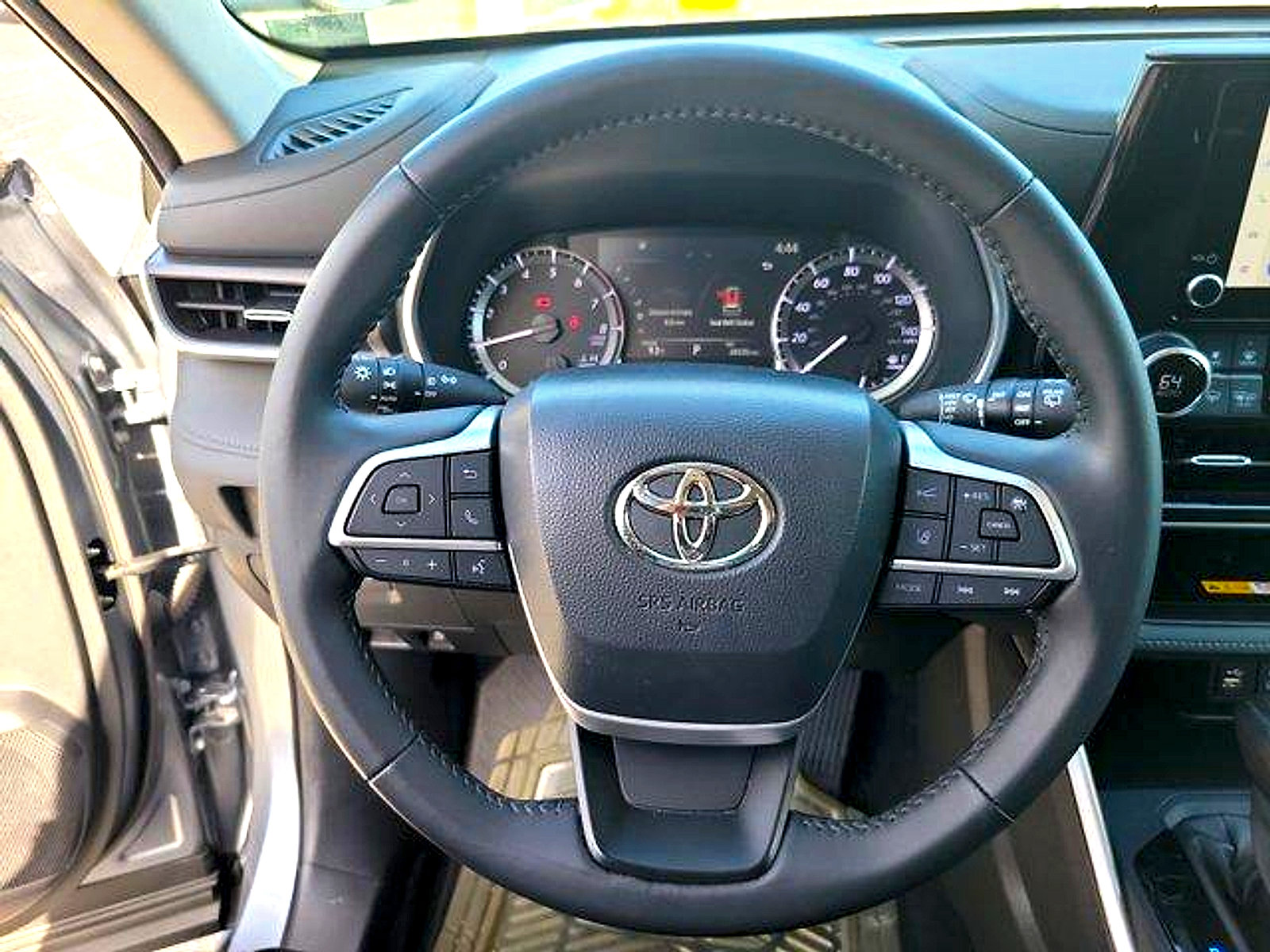 Used 2023 Toyota Highlander XLE FWD image 30