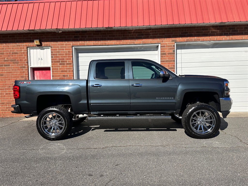 Used 2018 Chevrolet Silverado 1500 LT w/ All Star Edition image 31