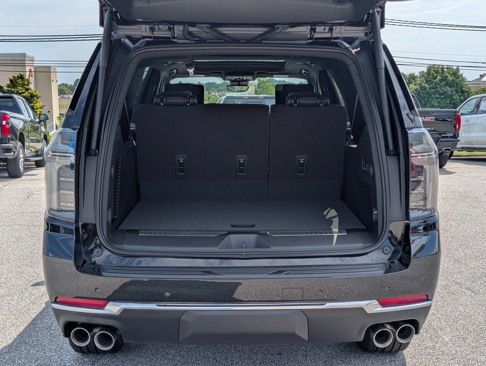 New 2026 Chevrolet Suburban Premier AWD/4WD image 11