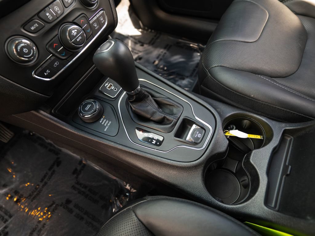 Used 2021 Jeep Cherokee Latitude Lux w/ Sun & Sound Group image 25