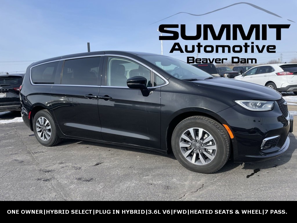 Used 2024 Chrysler Pacifica Select image 1