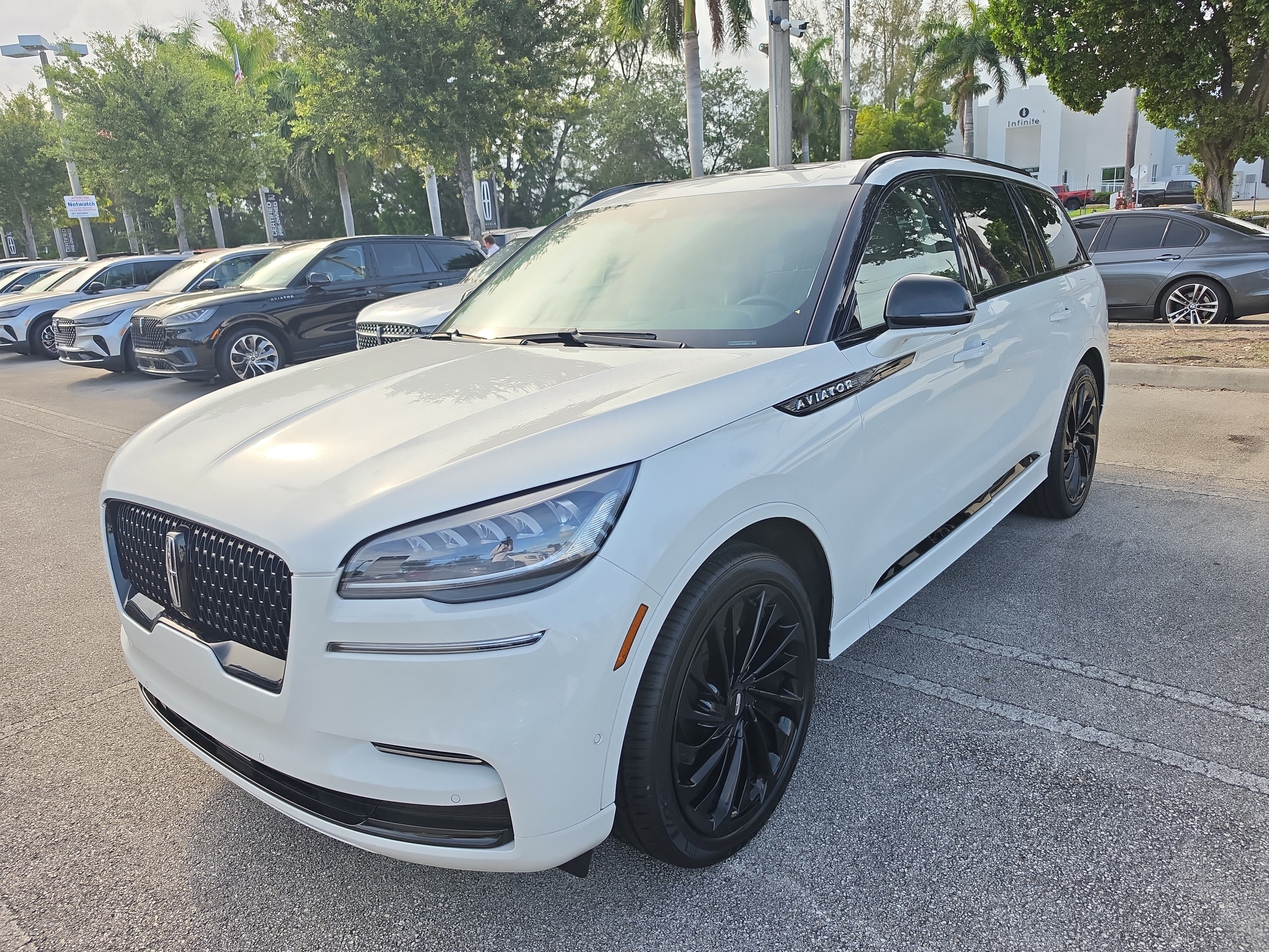 Certified 2024 Lincoln Aviator Reserve w/ Jet Package RWD image 2