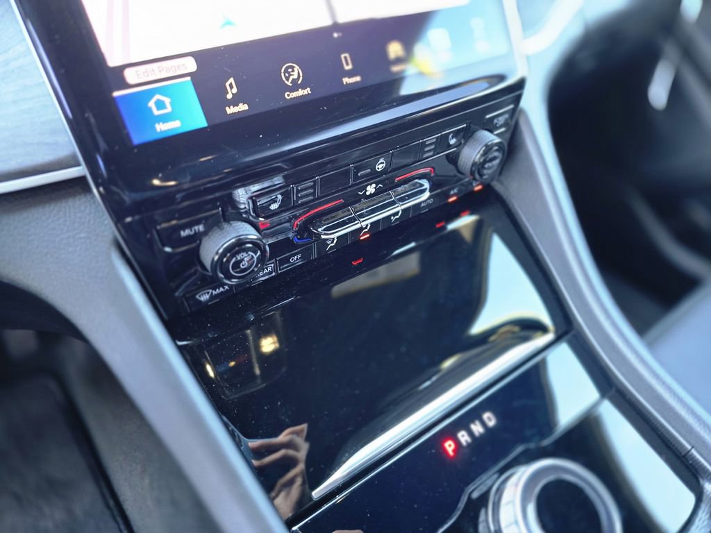 Used 2025 Jeep Grand Cherokee L Limited w/ Black Appearance Package image 24