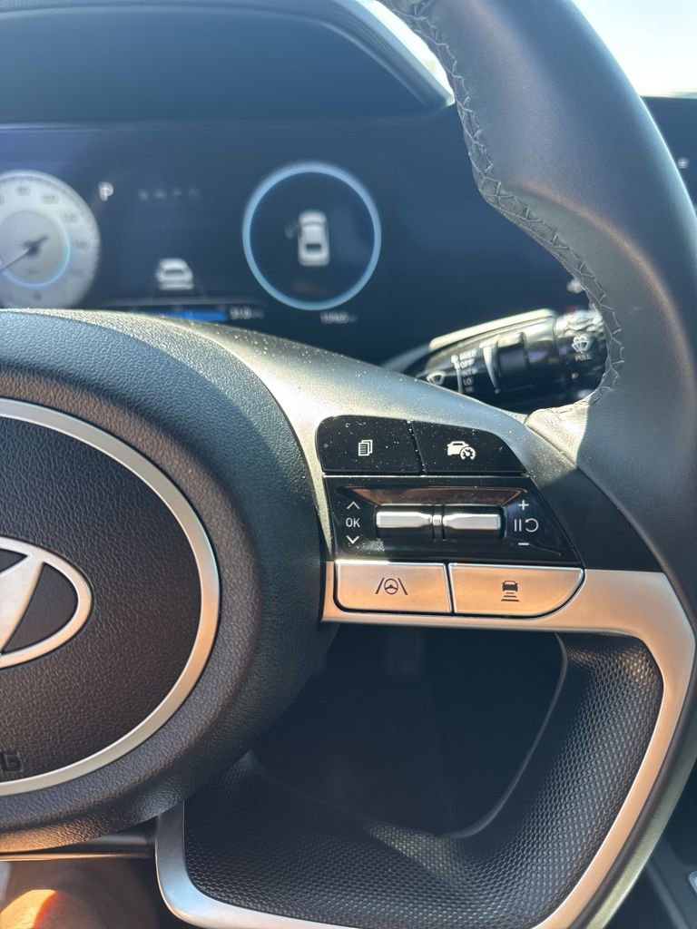 Used 2025 Hyundai Elantra SEL FWD image 17