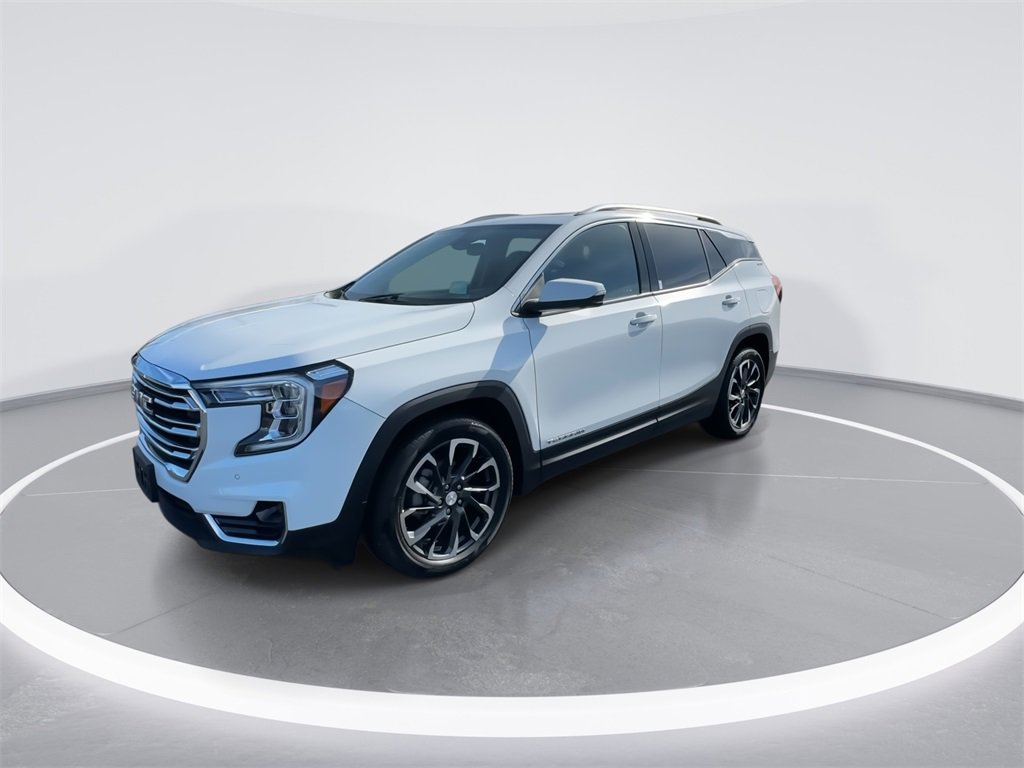 Used 2023 GMC Terrain SLT w/ Tech Package image 4